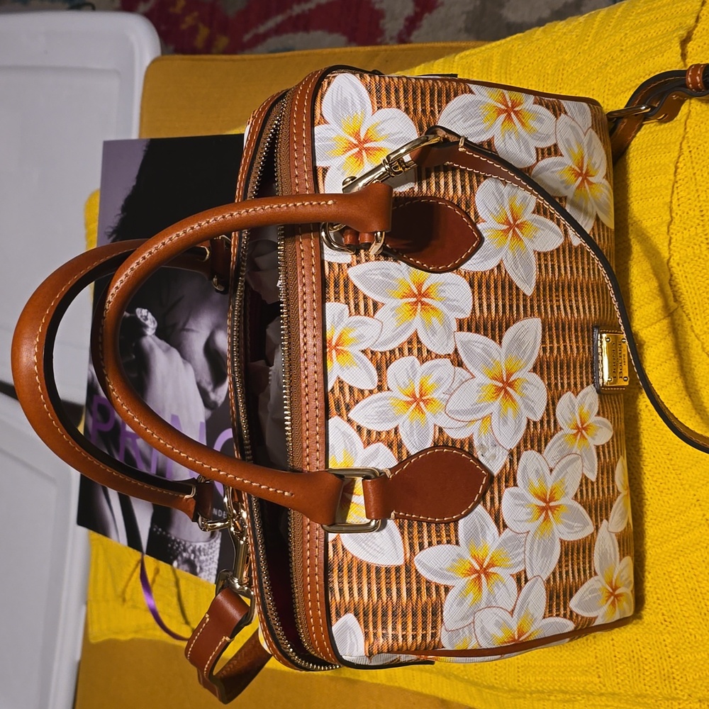 🆕️Dooney Bourke Handbag - Picture 2 of 6